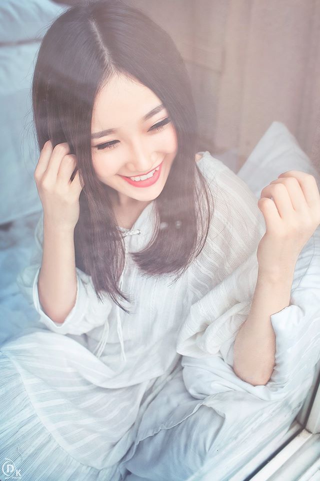 商务旅行戴绿帽子女老板